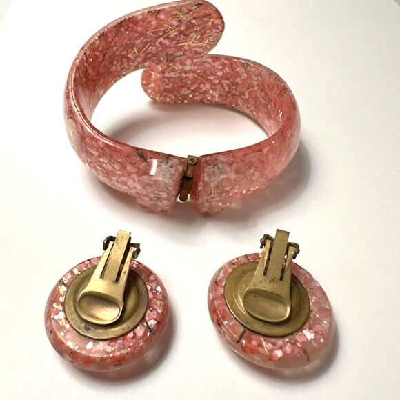 Lucite Confetti Pink Glitter Bypass Bracelet Clip Earring Set Seashells Vintage - Picture 2 of 11